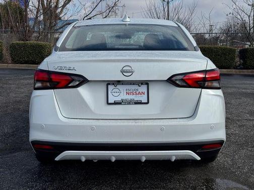 Aspen White Tricoat 2025 Nissan Versa 1.6 SV