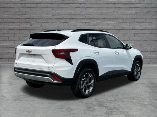 Summit White 2025 Chevrolet Trax LT