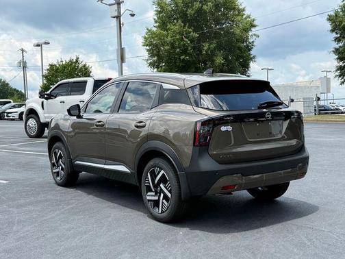 Canyon Bronze Metallic 2026 Nissan Kicks SV