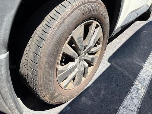 Everest White Pearl Tricoat 2025 Nissan Pathfinder SV FWD
