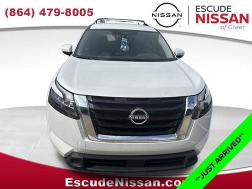 Everest White Pearl Tricoat 2025 Nissan Pathfinder SV FWD