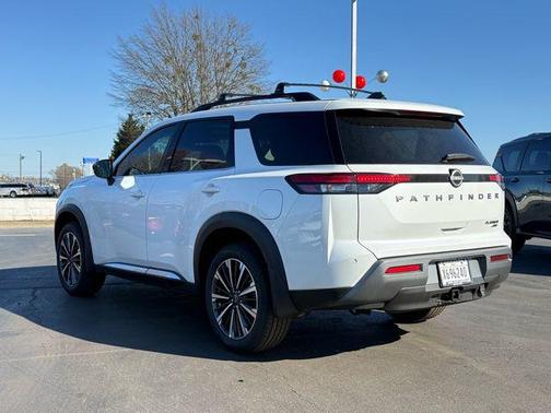 2026 Nissan Pathfinder Platinum