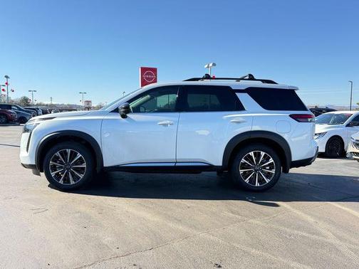 2026 Nissan Pathfinder Platinum