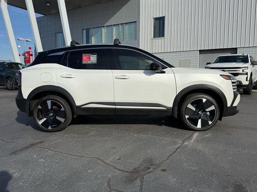 2025 Nissan Kicks SR