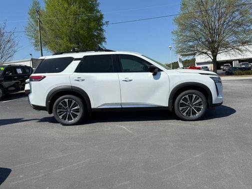 Everest White Pearl Tricoat 2026 Nissan Pathfinder Platinum