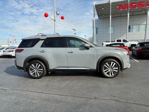 2022 Nissan Pathfinder Platinum 4WD