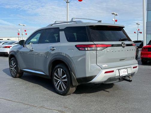 2022 Nissan Pathfinder Platinum 4WD