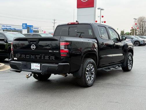 2024 Nissan Frontier SL