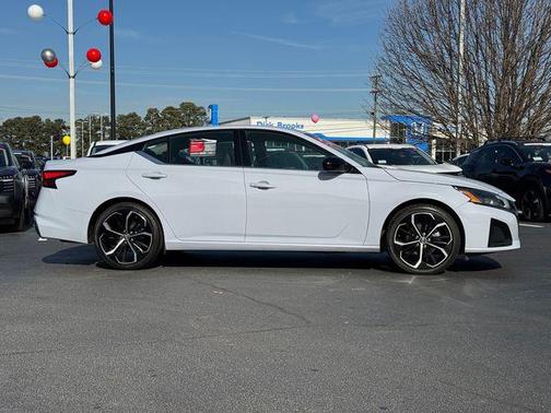 2024 Nissan Altima SR FWD