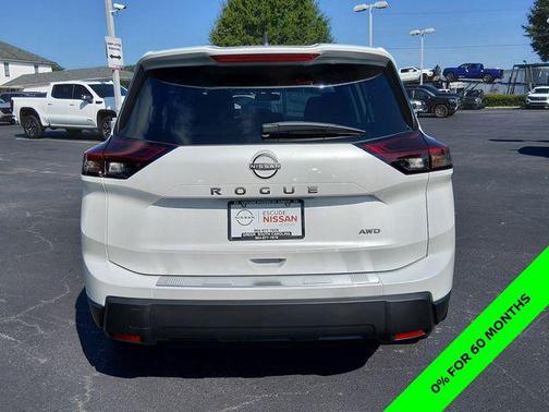 Everest White Pearl Tricoat 2026 Nissan Rogue SV