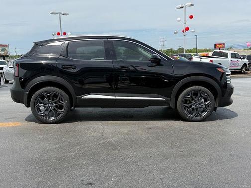 Super Black 2026 Nissan Kicks SR