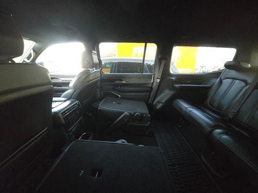 Diamond Black Crystal Pearlcoat 2024 Jeep Wagoneer Series III 4x4