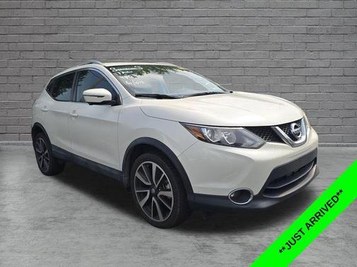 Pearl White 2017 Nissan Rogue Sport SL