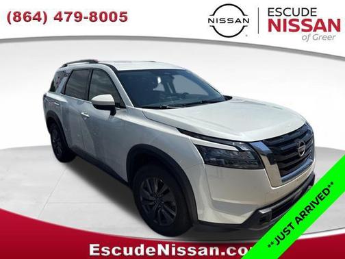Pearl White Tricoat 2024 Nissan Pathfinder SV FWD