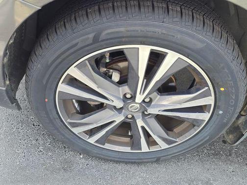 Gun Metallic 2017 Nissan Pathfinder Platinum