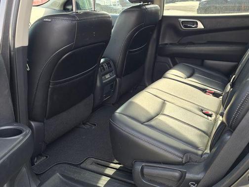 Gun Metallic 2017 Nissan Pathfinder Platinum
