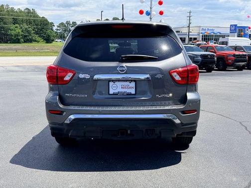 Gun Metallic 2017 Nissan Pathfinder Platinum