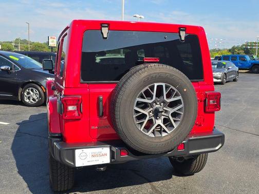 Firecracker Red Clearcoat 2025 Jeep Wrangler 4-Door Sahara 4x4