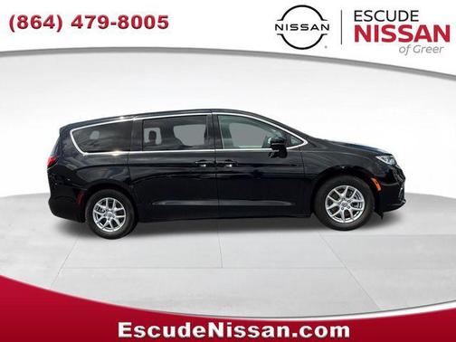 Diamond Black Crystal Pearlcoat 2024 Chrysler Pacifica Touring L