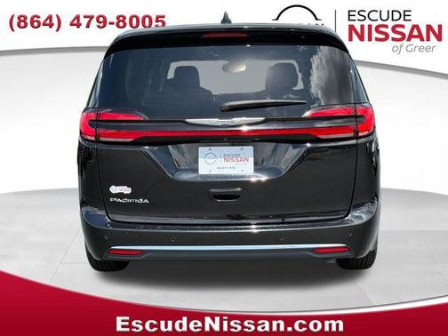 Diamond Black Crystal Pearlcoat 2024 Chrysler Pacifica Touring L