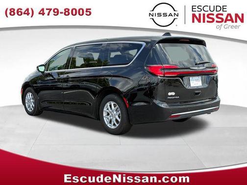 Diamond Black Crystal Pearlcoat 2024 Chrysler Pacifica Touring L