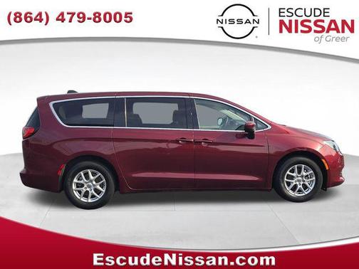 Velvet Red Pearlcoat 2023 Chrysler Voyager LX