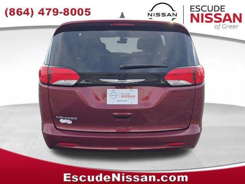 Velvet Red Pearlcoat 2023 Chrysler Voyager LX