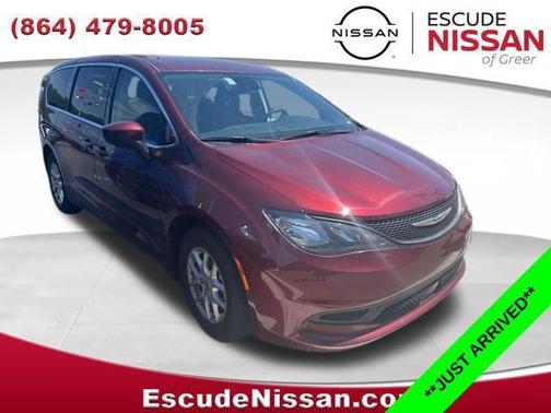 Velvet Red Pearlcoat 2023 Chrysler Voyager LX