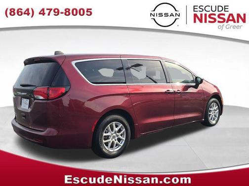 Velvet Red Pearlcoat 2023 Chrysler Voyager LX