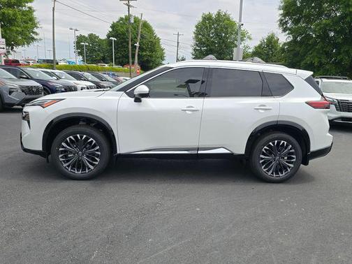 Everest White Pearl Tricoat 2026 Nissan Rogue Platinum