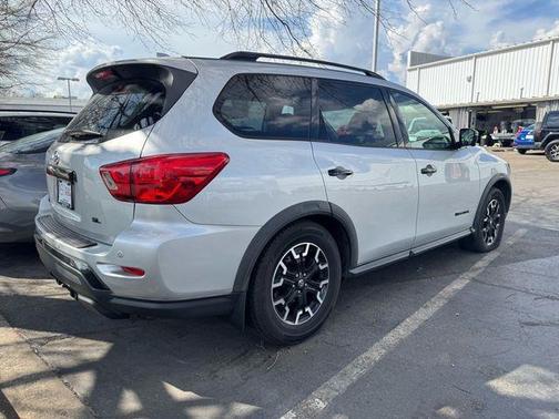 2020 Nissan Pathfinder SL 2WD