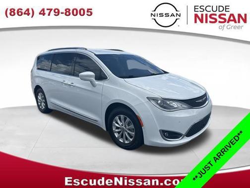 Bright White Clearcoat 2019 Chrysler Pacifica Touring L