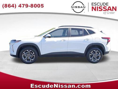 Summit White 2024 Chevrolet Trax LT