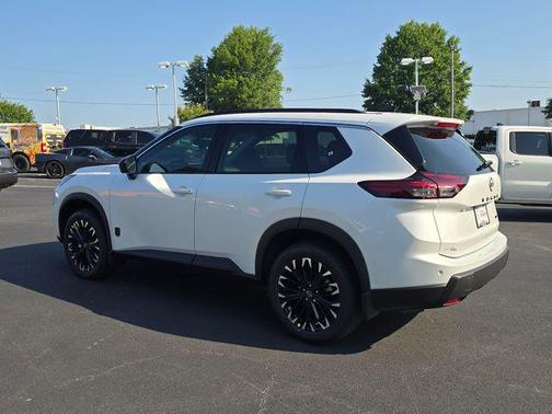 Everest White Pearl Tricoat 2026 Nissan Rogue Dark Armor