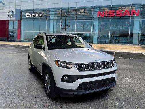 Bright White Clearcoat 2024 Jeep Compass Latitude