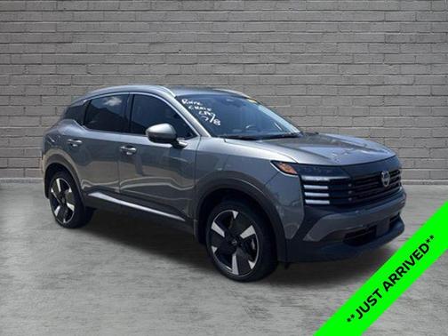 Gun Metallic 2025 Nissan Kicks SR