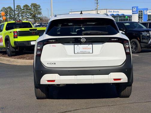 2026 Nissan Kicks SV