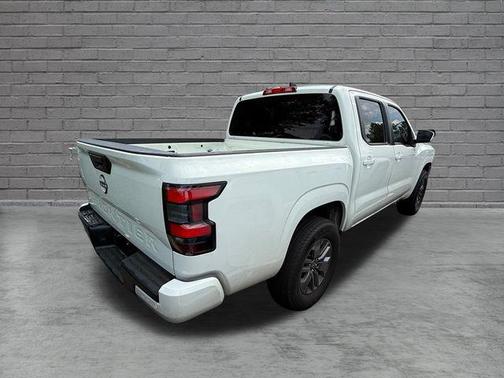 Glacier White 2025 Nissan Frontier SV