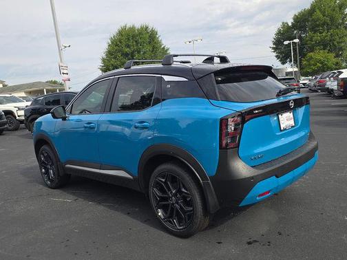 Arctic Ice Blue/Black 2026 Nissan Kicks SR