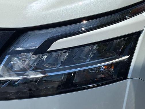 Pearl White Tricoat 2024 Nissan Pathfinder SL FWD