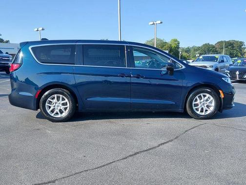 Fathom Blue Pearlcoat 2023 Chrysler Pacifica Touring L