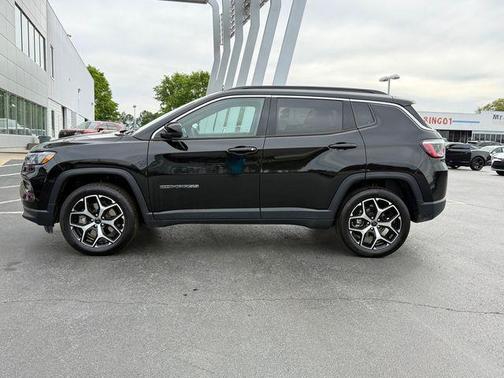 Diamond Black Crystal Pearlcoat 2025 Jeep Compass Limited