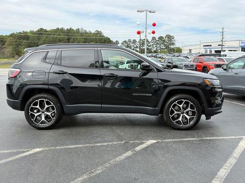 Diamond Black Crystal Pearlcoat 2025 Jeep Compass Limited