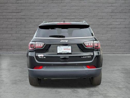 Diamond Black Crystal Pearlcoat 2025 Jeep Compass Limited