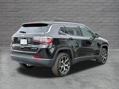 Diamond Black Crystal Pearlcoat 2025 Jeep Compass Limited