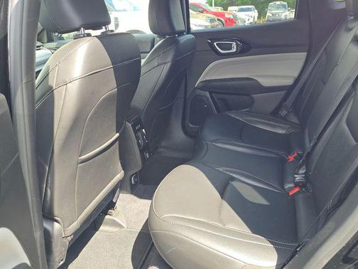 Diamond Black Crystal Pearlcoat 2025 Jeep Compass Limited