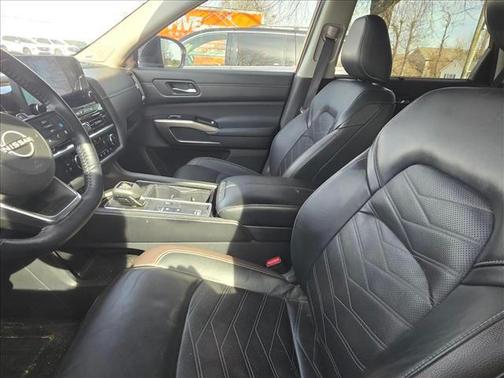 2023 Nissan Pathfinder Platinum FWD