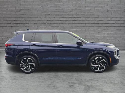 Alloy Silver Metallic 2024 Mitsubishi Outlander SE