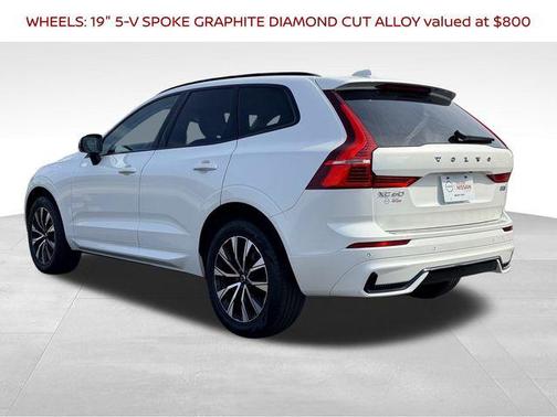 2024 Volvo XC60 B5 Core Dark Theme