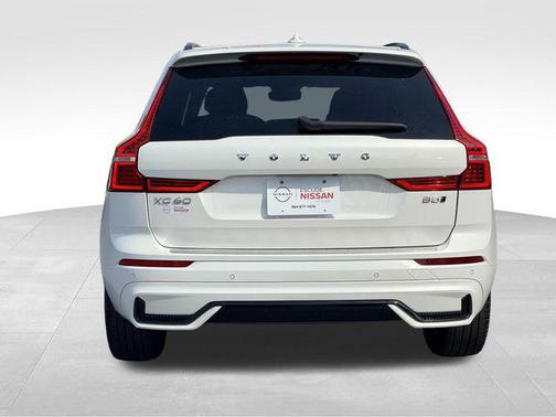 2024 Volvo XC60 B5 Core Dark Theme